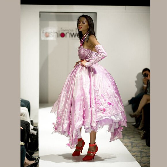 STRAPLESS LAVENDER BALL GOWN - Picture 13 of 13